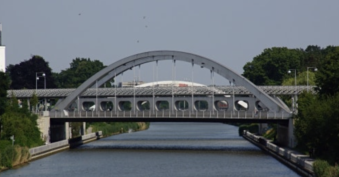 Steel arch bridge